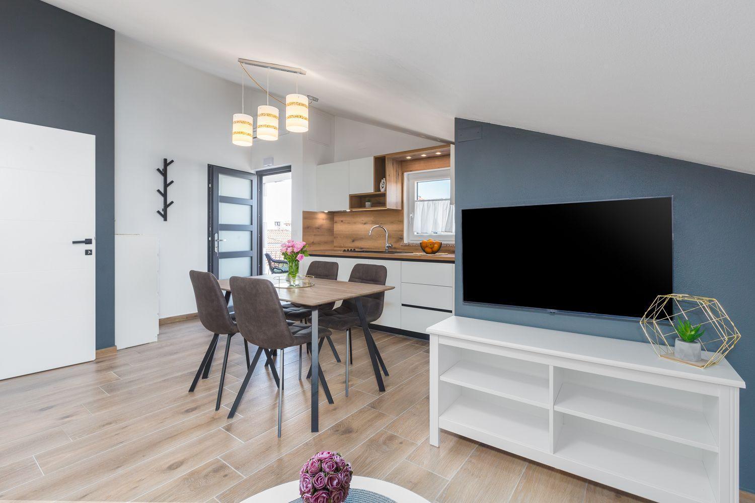 Apartment Modernes Nur 250 Meter Zum Mit Privatem Balkon, Grill, Wifi