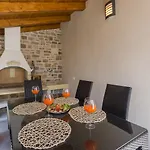 Modernes Apartment Nur 250 Meter Zum Strand Mit Privatem Balkon, Grill, Wifi
