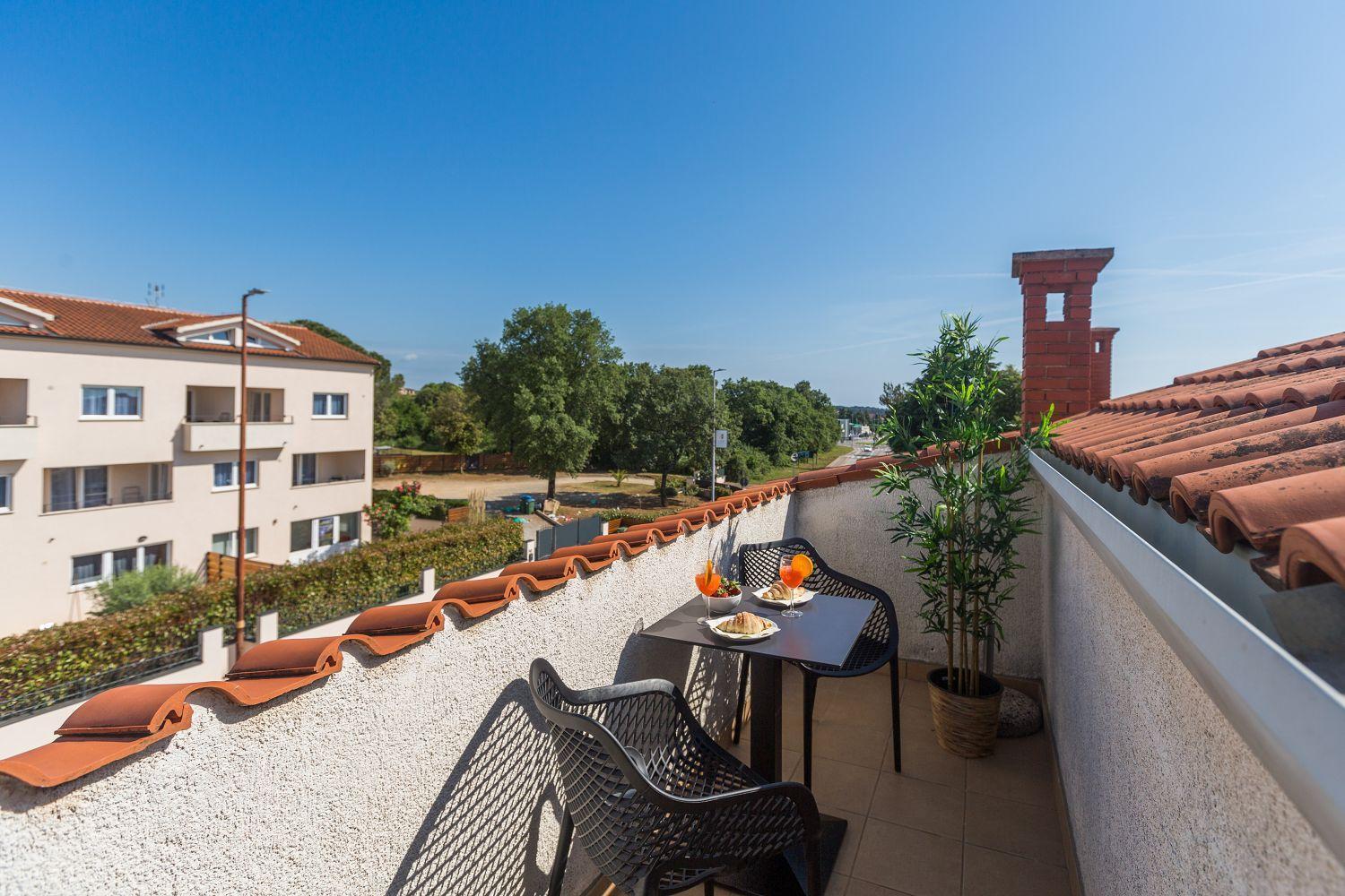 Modernes Nur 250 Meter Zum Mit Privatem Balkon, Grill, Wifi