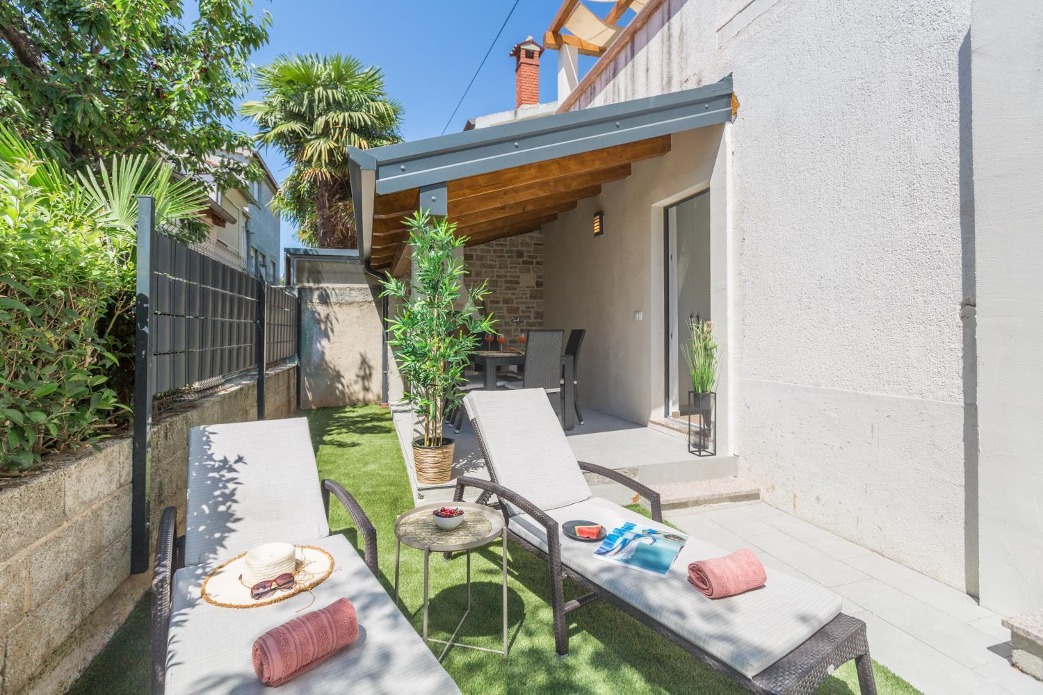 Modernes Nur 250 Meter Zum Mit Privatem Balkon, Grill, Wifi *