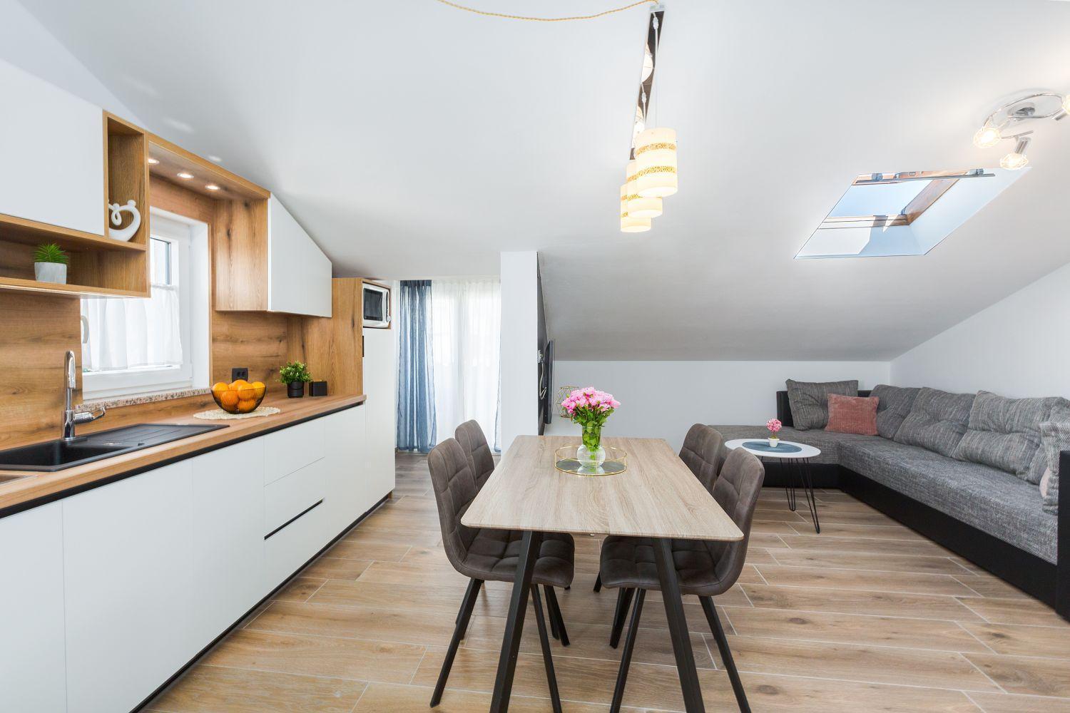 Modernes Nur 250 Meter Zum Mit Privatem Balkon, Grill, Wifi Poreč
