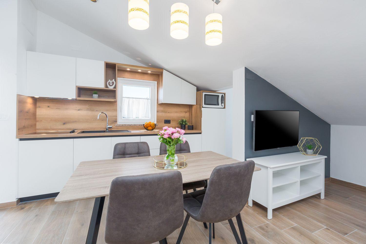 Modernes Nur 250 Meter Zum Mit Privatem Balkon, Grill, Wifi Apartment